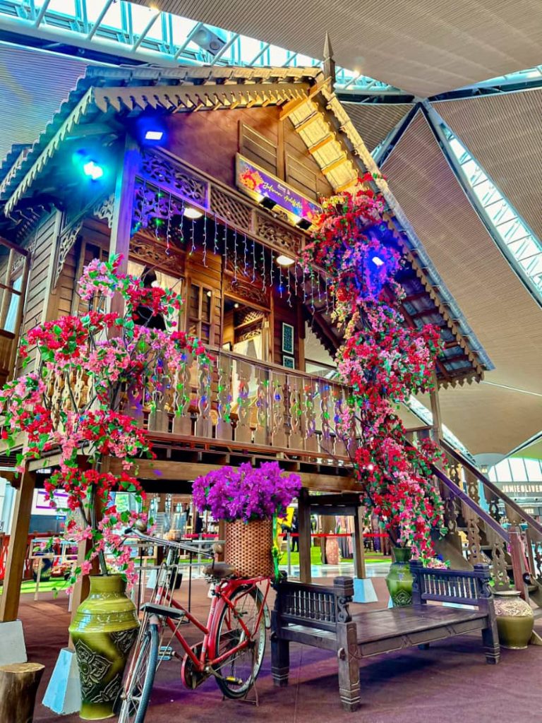 Malaysia Airports, Kraftangan Malaysia showcase Malaysia’s vibrant textiles heritage in Raya Campaign malaysia airports